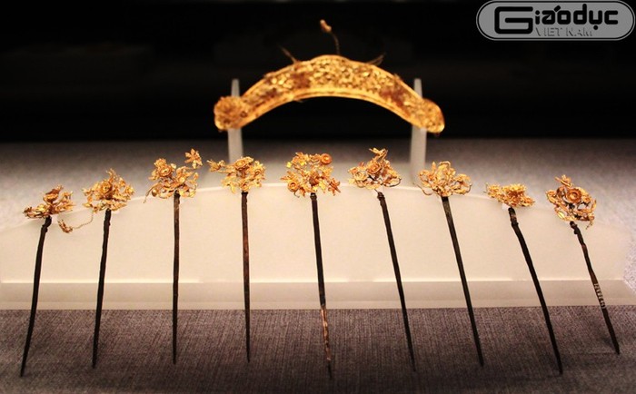 Bộ trâm cài đầu bằng vàng ròng và bạc thời chúa Nguyễn thế kỷ XVIII